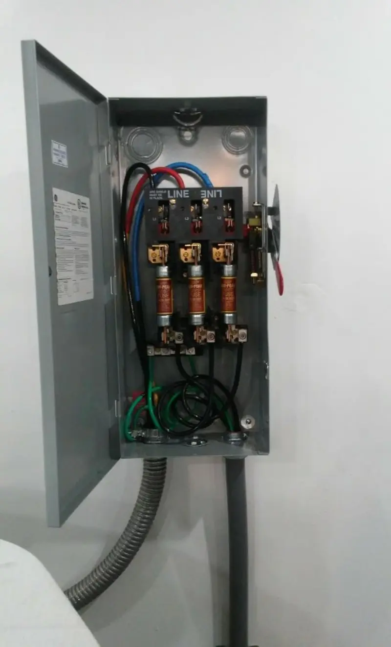 Three-phase disconnect switch installed for Smoke Detector Installation in China Grove